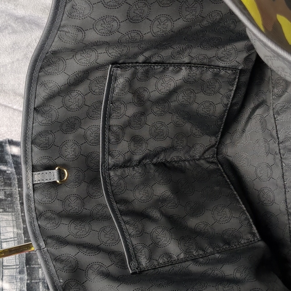 Michael Kors camo tote & wallet set - Picture 12 of 16